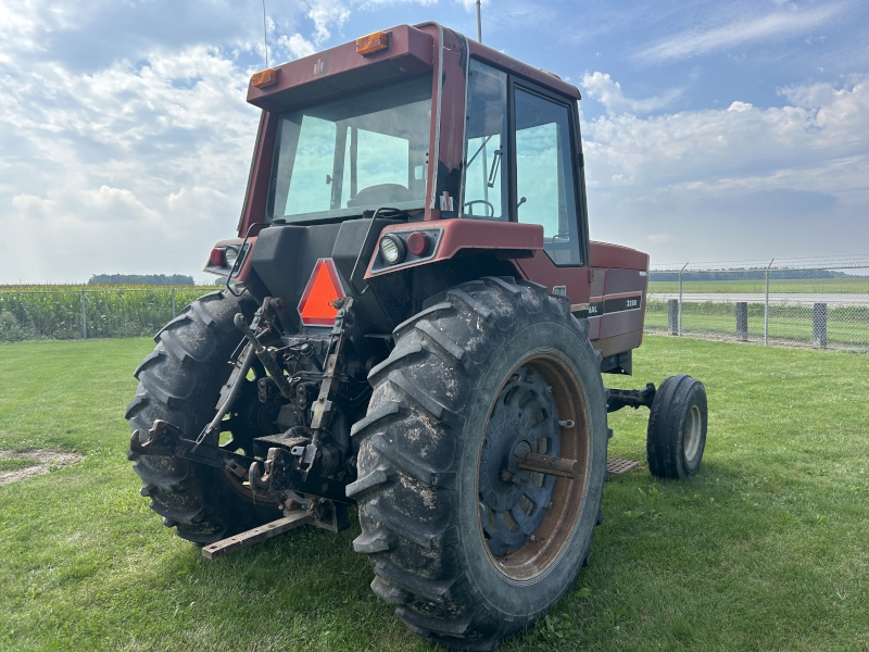 1981 INTERNATIONAL HARVESTER 3288 TRACTOR
