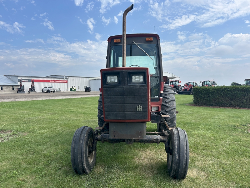 1981 INTERNATIONAL HARVESTER 3288 TRACTOR