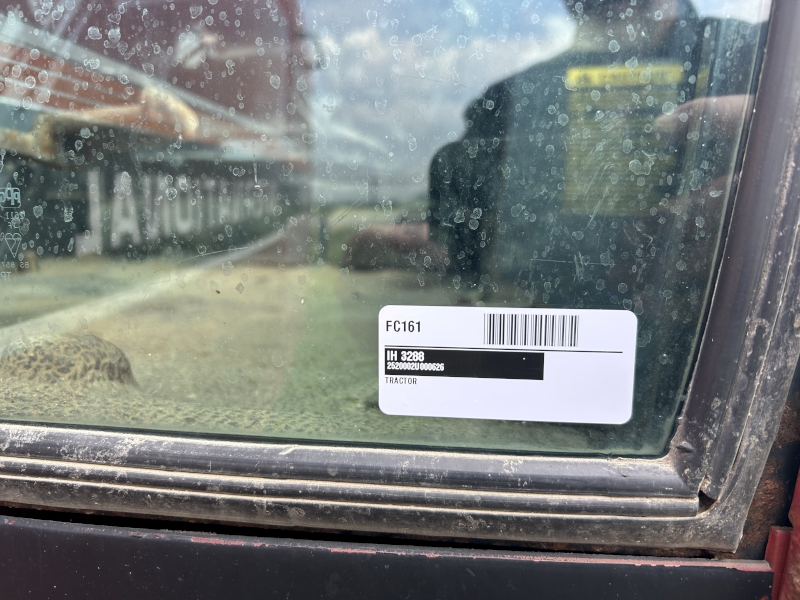 1981 INTERNATIONAL HARVESTER 3288 TRACTOR