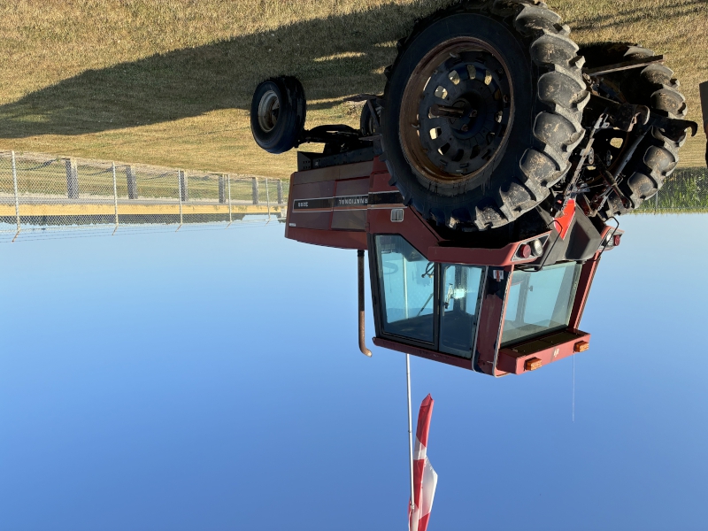 1981 INTERNATIONAL HARVESTER 3288 TRACTOR