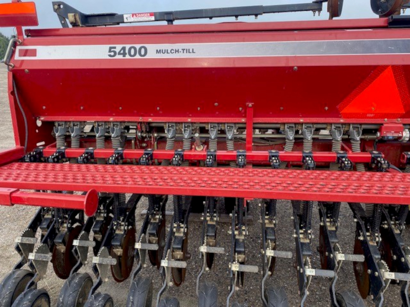 2006 CASE IH 5400 DRILL AND CASE IH 5000 CADDY