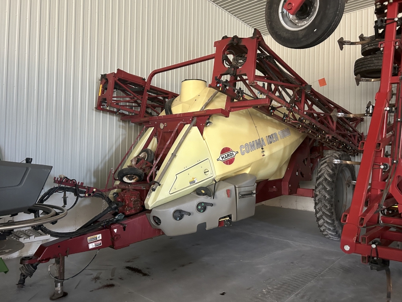 2012 HARDI COMMANDER 1000 PULL TYPE SPRAYER