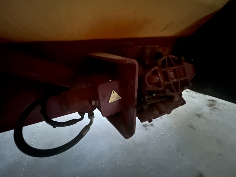 2012 HARDI COMMANDER 1000 PULL TYPE SPRAYER