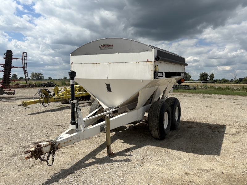 WILLMAR SUPER 800 FERTILIZER SPREADER