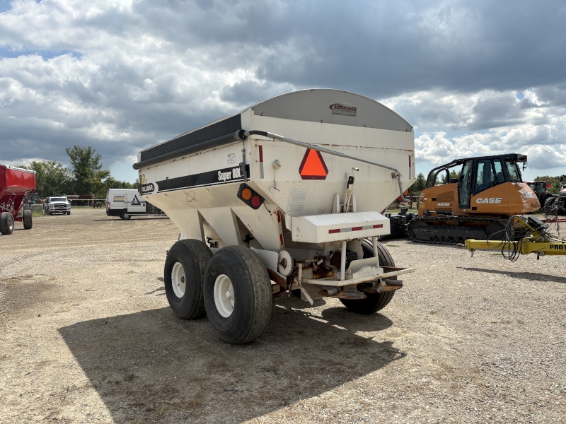 WILLMAR SUPER 800 FERTILIZER SPREADER
