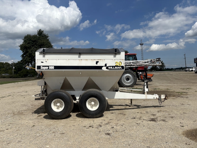 WILLMAR SUPER 800 FERTILIZER SPREADER