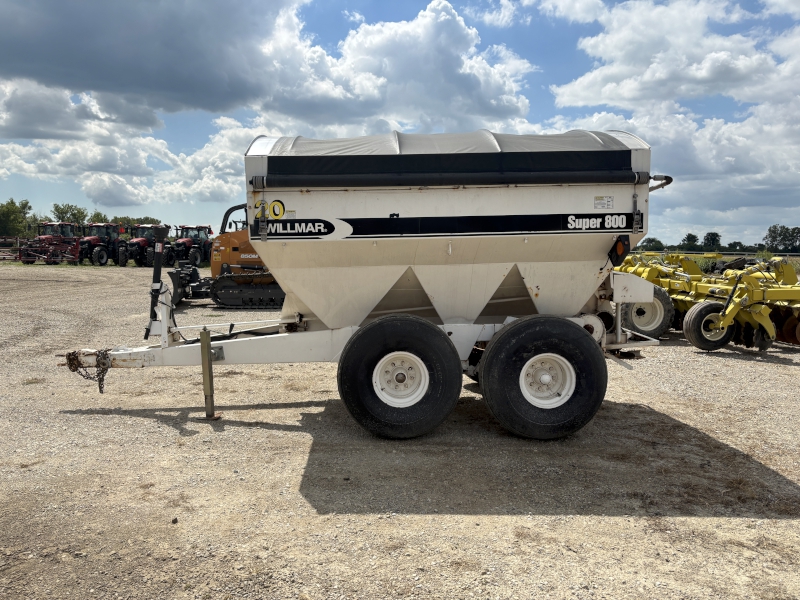 WILLMAR SUPER 800 FERTILIZER SPREADER