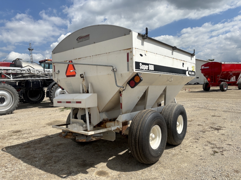 WILLMAR SUPER 800 FERTILIZER SPREADER
