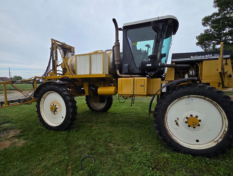 1999 ROGATOR 854 SELF PROPELLED SPRAYER