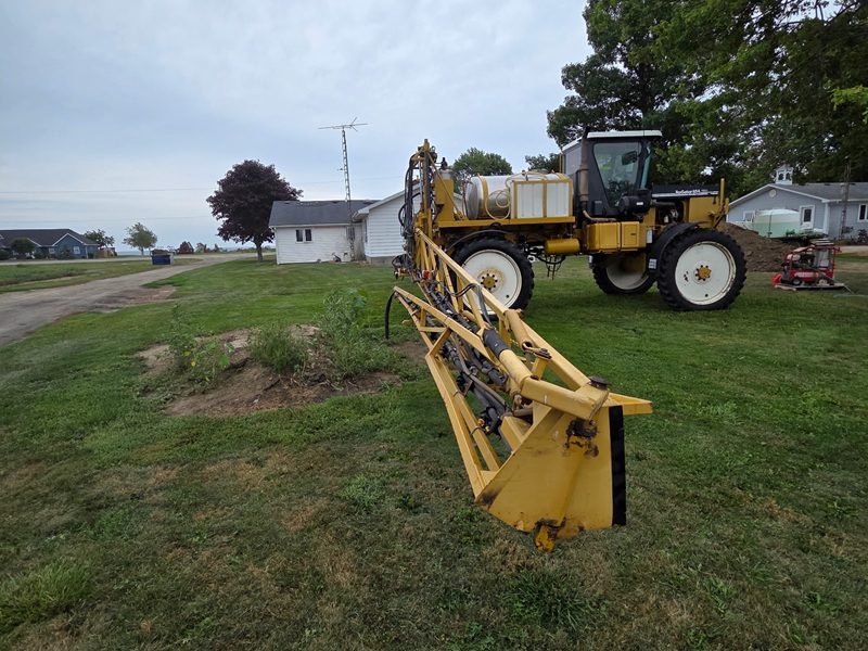 1999 ROGATOR 854 SELF PROPELLED SPRAYER