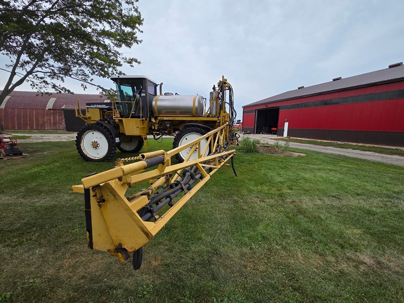 1999 ROGATOR 854 SELF PROPELLED SPRAYER
