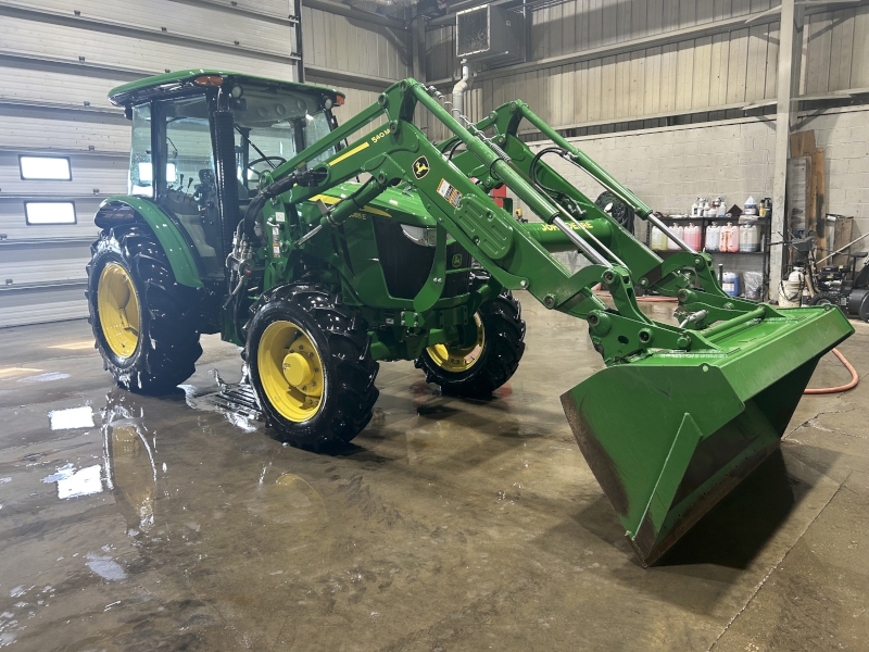 2017 JOHN DEERE 5085E TRACTOR WITH LOADER