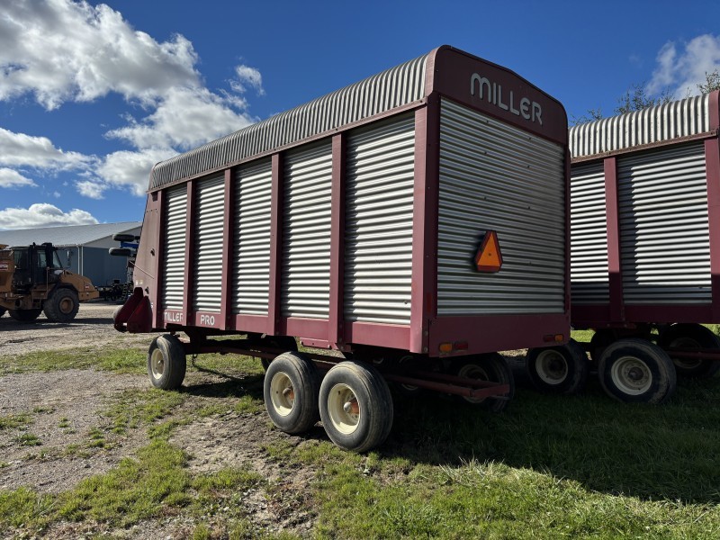 1998 MILLER PRO 5200-18 FORAGE BOX