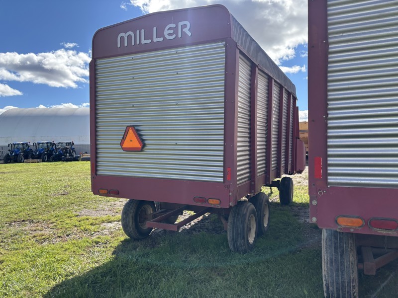 1998 MILLER PRO 5200-18 FORAGE BOX