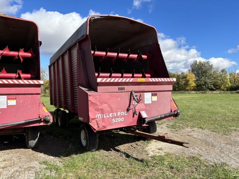 1998 MILLER PRO 5200-18 FORAGE BOX