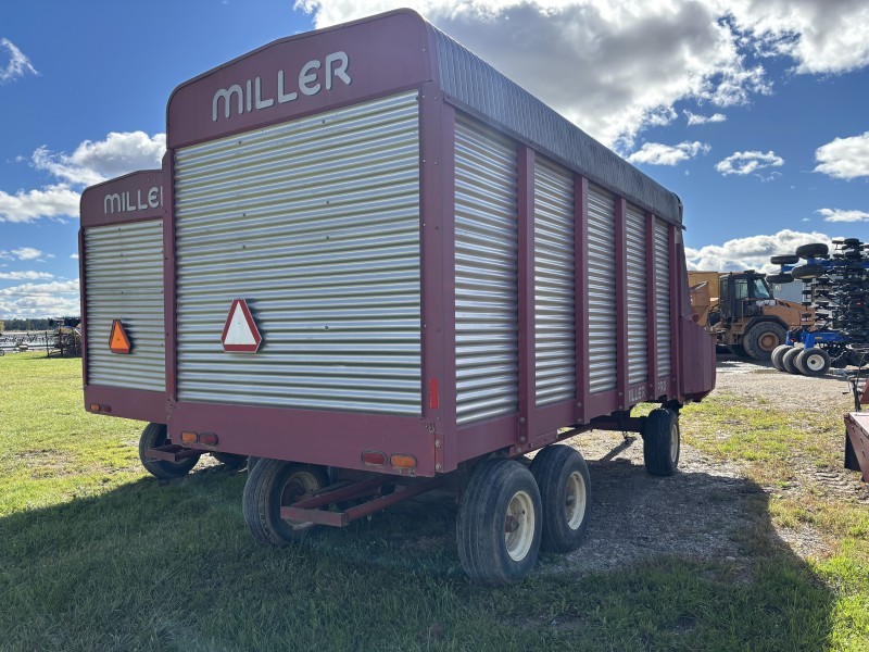 1998 MILLER PRO 5200-18 FORAGE BOX