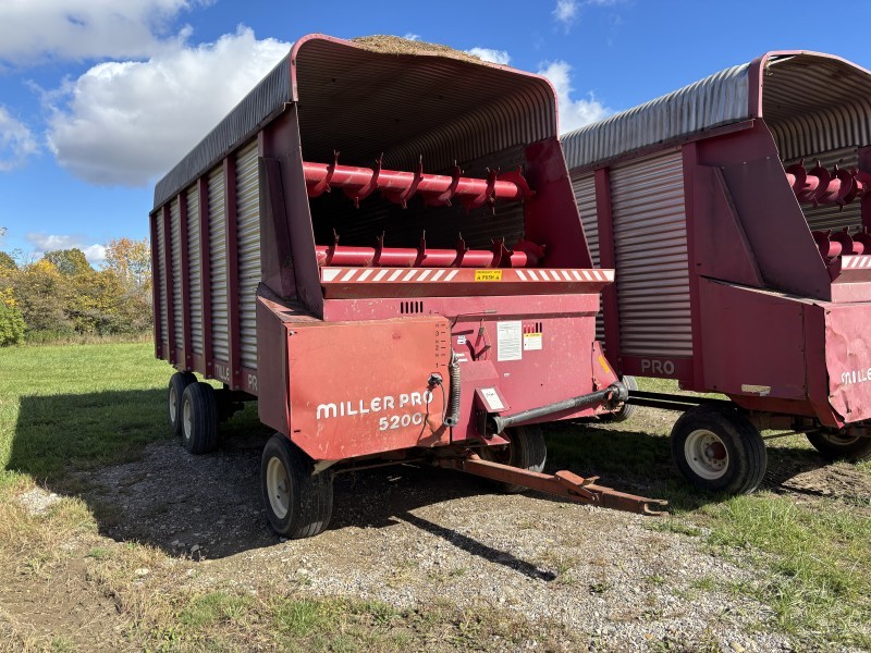 1998 MILLER PRO 5200-18 FORAGE BOX