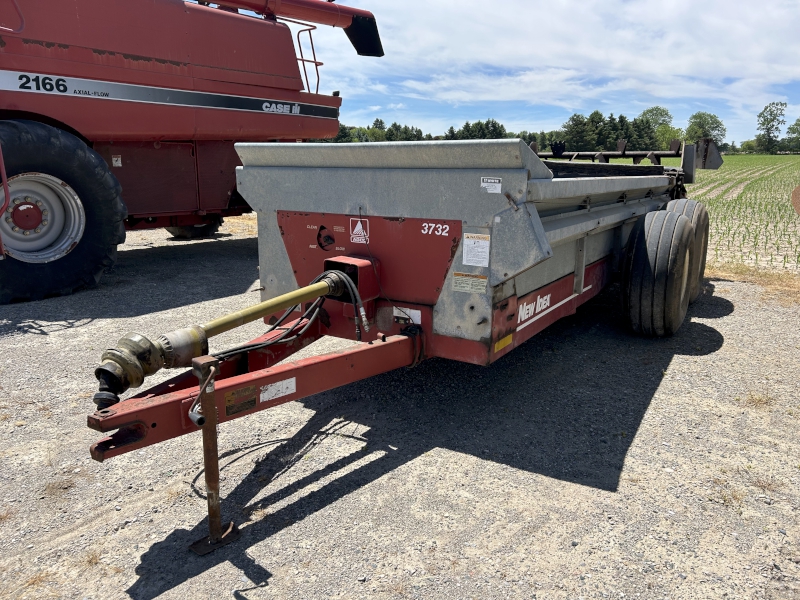 NEW IDEA 3732 MANURE SPREADER