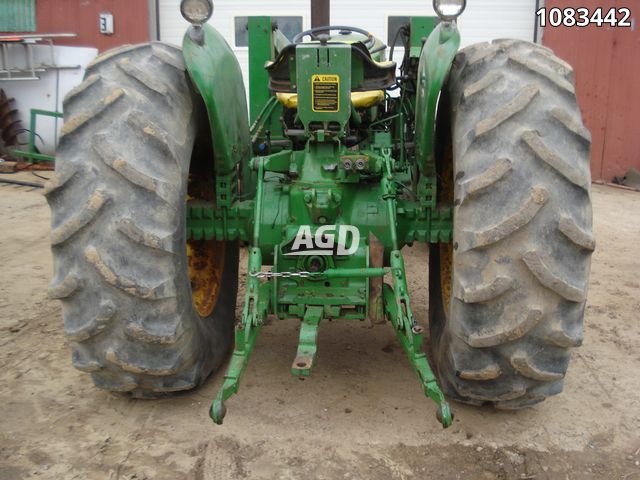 Tractors  John Deere 2120 Tractor Photo