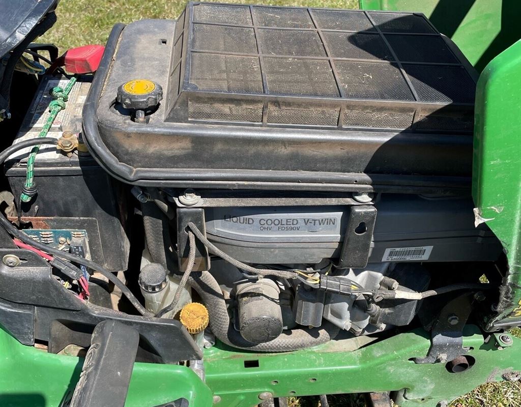 Property Maintenance  1995 JOHN DEERE 345 Lawn Tractor Photo