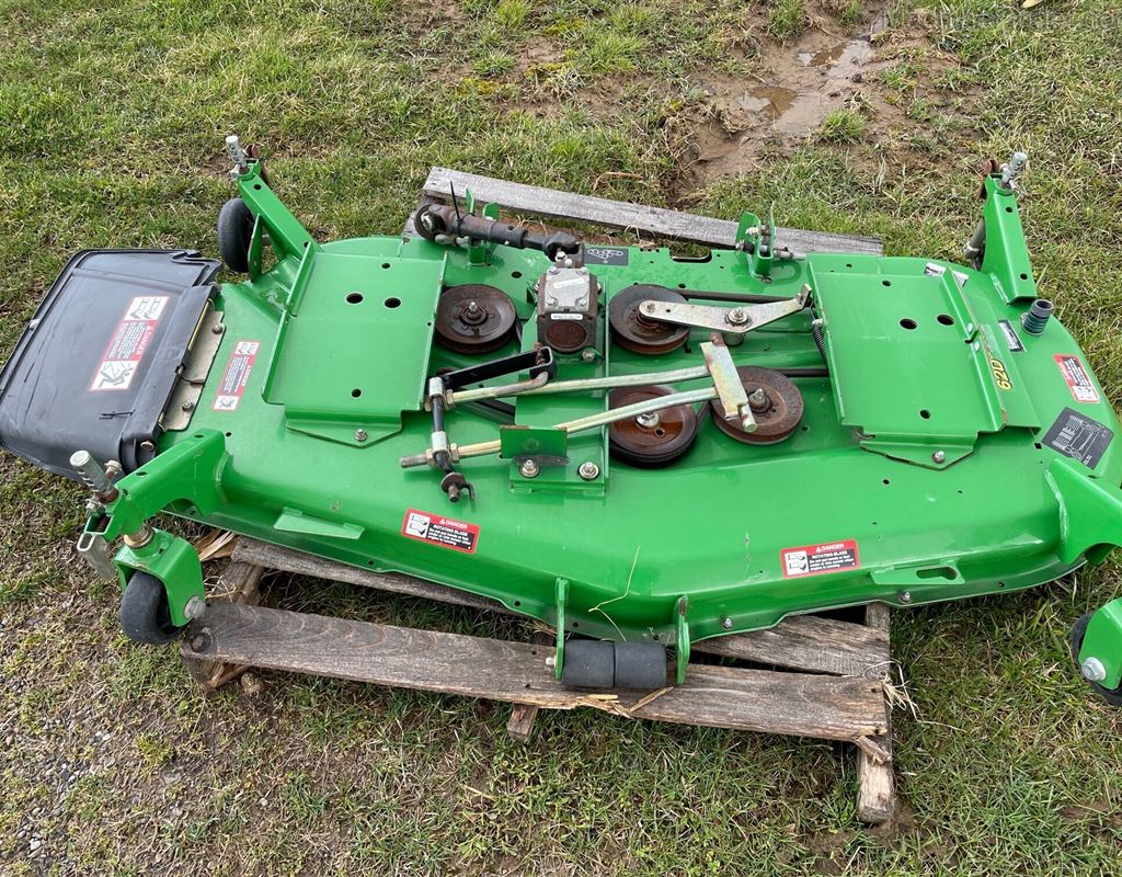 Attachments & Implements  2011 JOHN DEERE 62D Mower Deck Photo