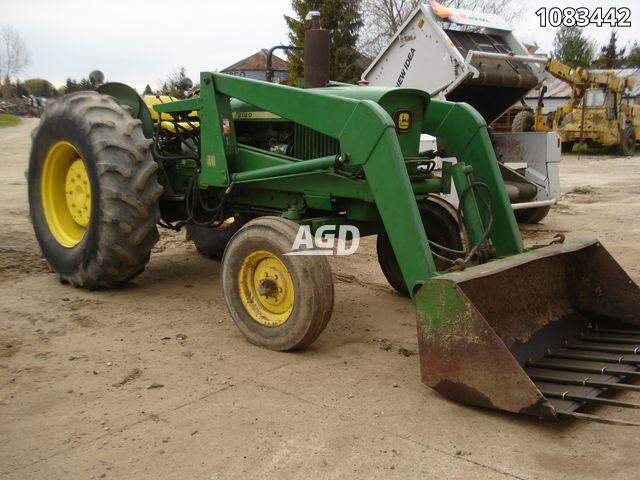 Tractors  John Deere 2120 Tractor Photo