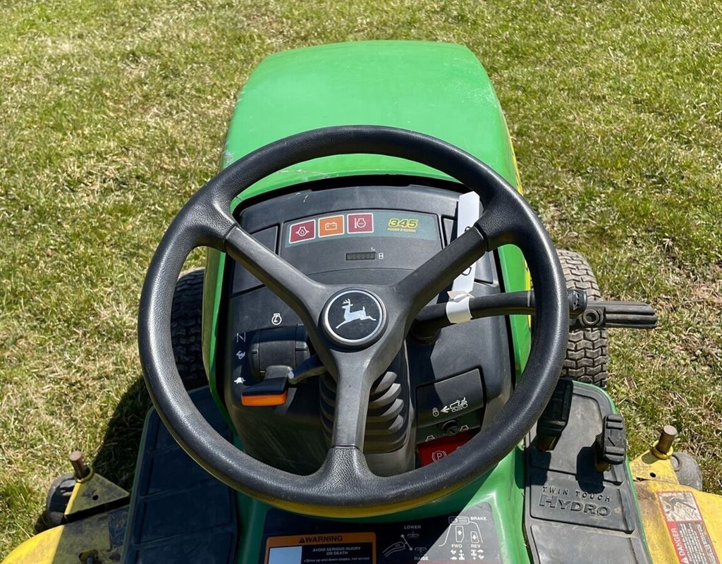 Property Maintenance  1995 JOHN DEERE 345 Lawn Tractor Photo