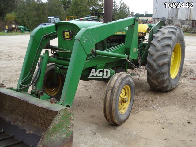 Tractors  John Deere 2120 Tractor Photo