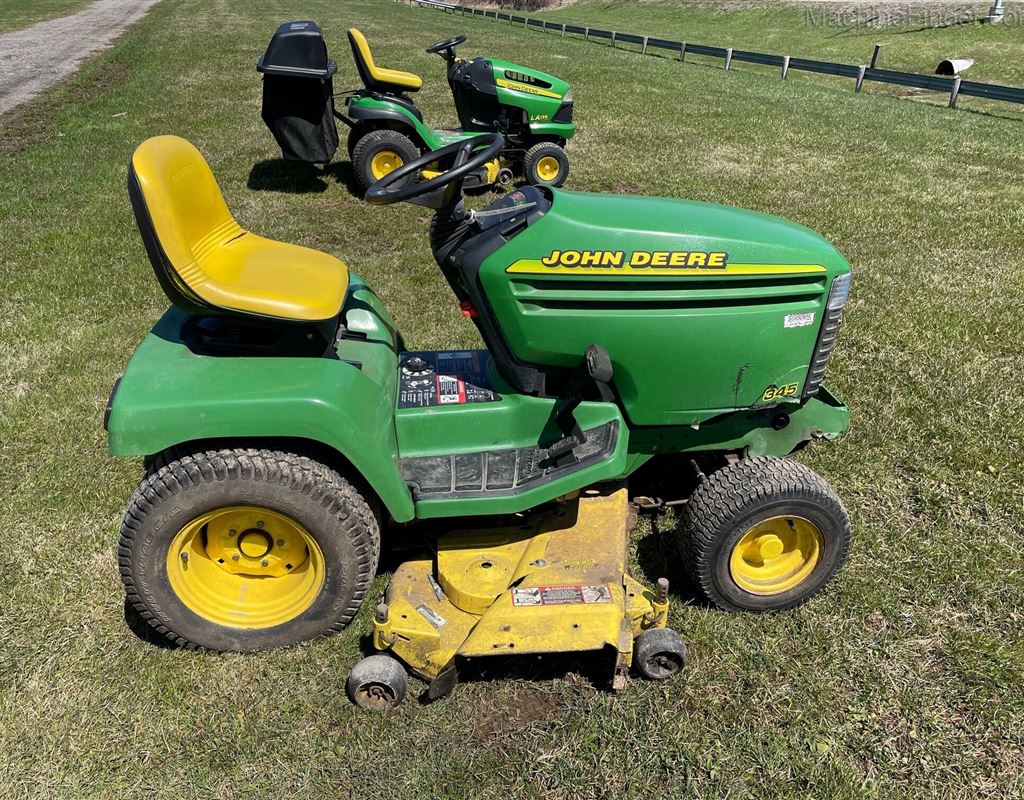 1995 JOHN DEERE 345 Lawn Tractor