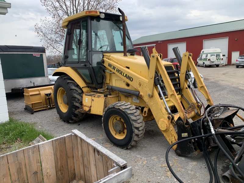 New Holland U80 Tractor Loader