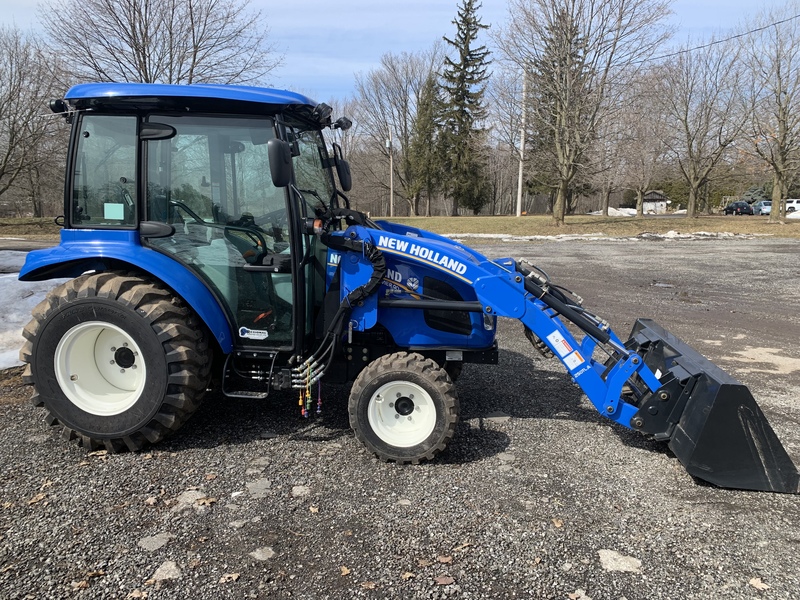 New Holland Boomer 40 Cab Loader Tractor with 115 hrs 