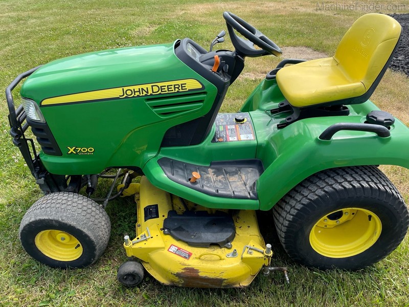 Property Maintenance  2011 JOHN DEERE X700 Lawn Tractor Photo
