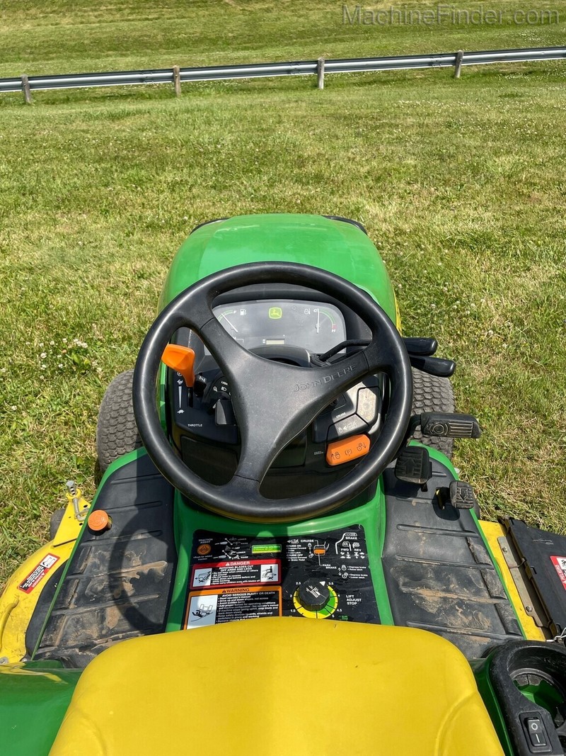 Property Maintenance  2011 JOHN DEERE X700 Lawn Tractor Photo