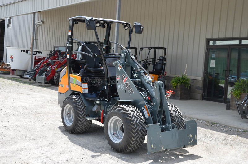 Construction and Material Handling  New Giant G2200E Wheel Loader Photo