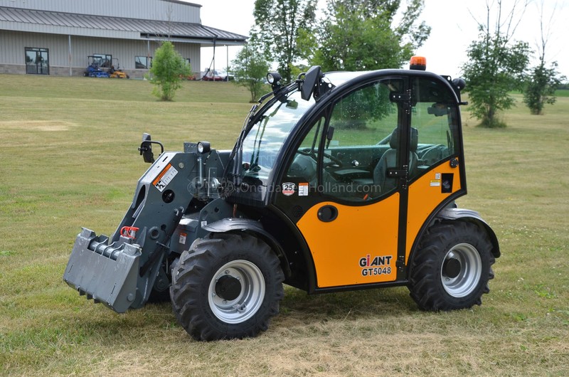 Construction and Material Handling  New Giant GT5048 Telehandler Photo