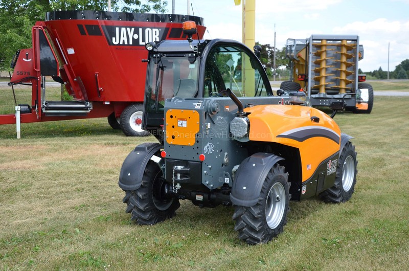 Construction and Material Handling  New Giant GT5048 Telehandler Photo