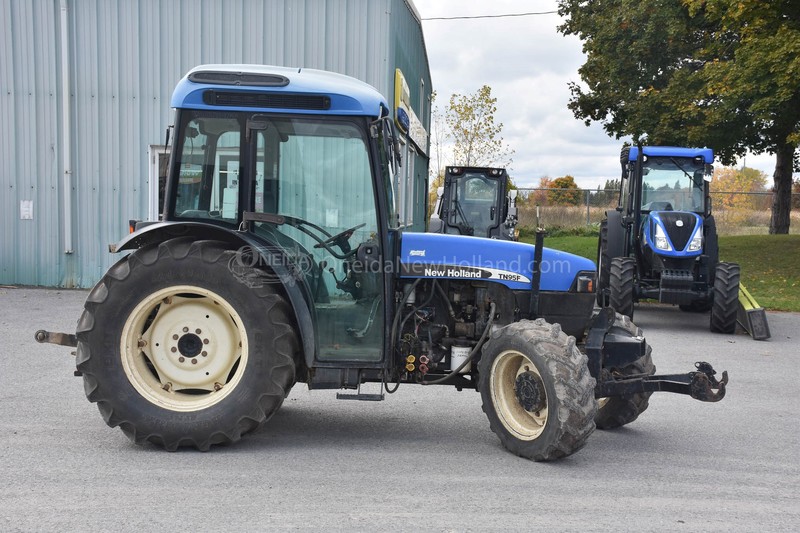 Tractors  2004 New Holland TN95F Tractor Photo