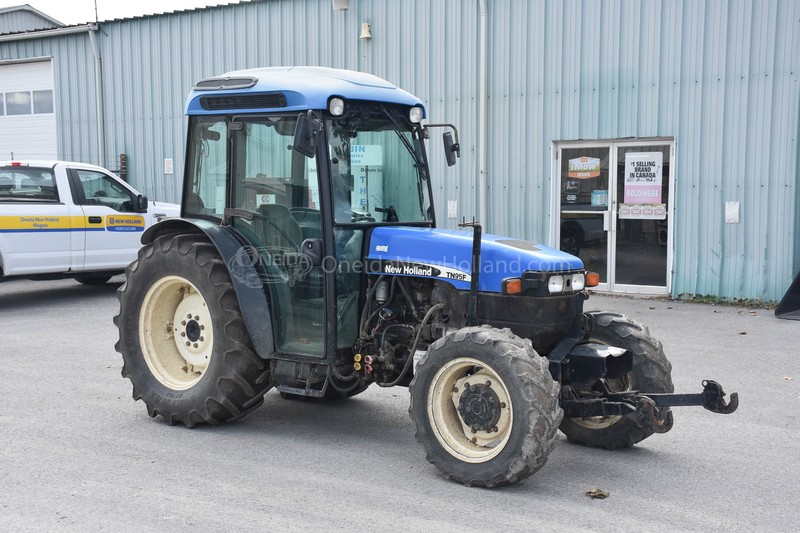 Tractors  2004 New Holland TN95F Tractor Photo