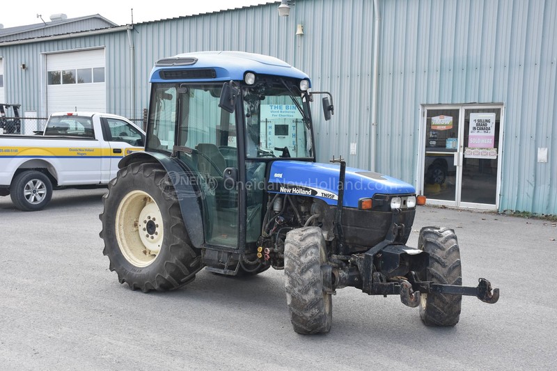 Tractors  2004 New Holland TN95F Tractor Photo