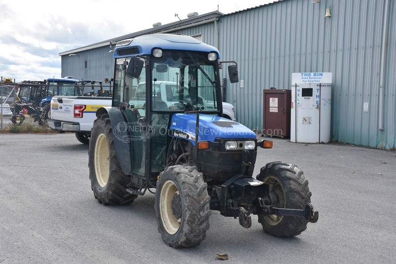 Tractors  2004 New Holland TN95F Tractor Photo