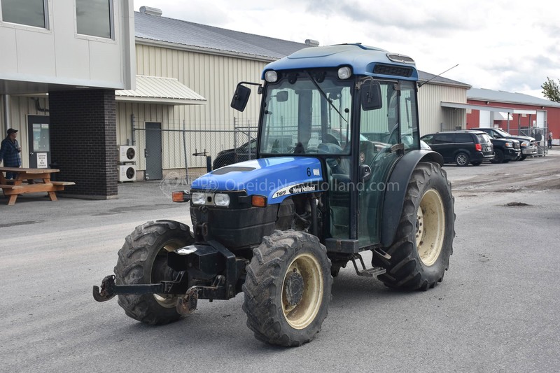 Tractors  2004 New Holland TN95F Tractor Photo