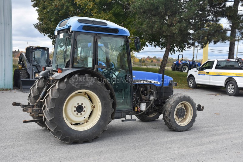 Tractors  2004 New Holland TN95F Tractor Photo