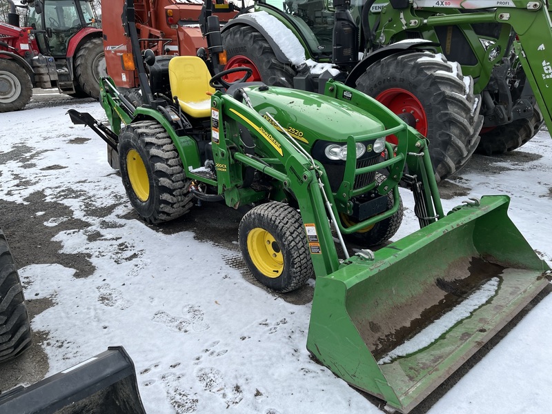 John Deere 2520 Tractor Loader Backhoe