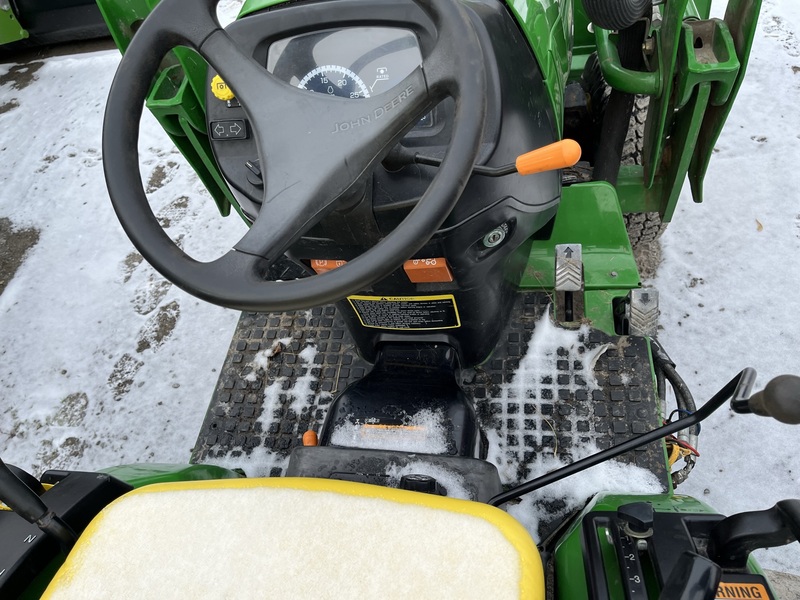 Tractors  John Deere 2520 Tractor Loader Backhoe Photo