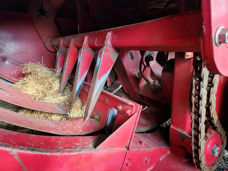 Hay Equipment  Case IH 8575 Baler Photo