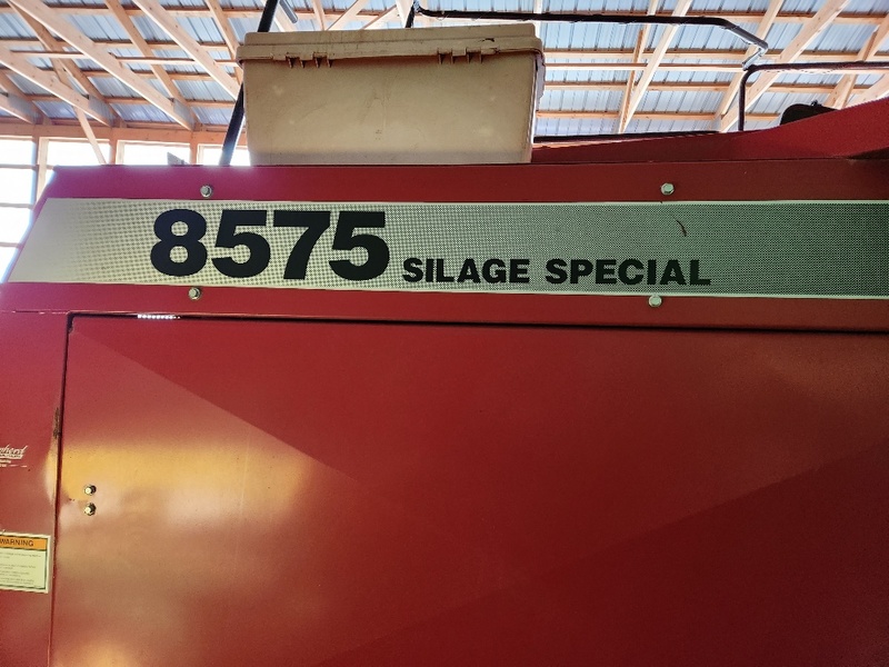Hay Equipment  Case IH 8575 Baler Photo