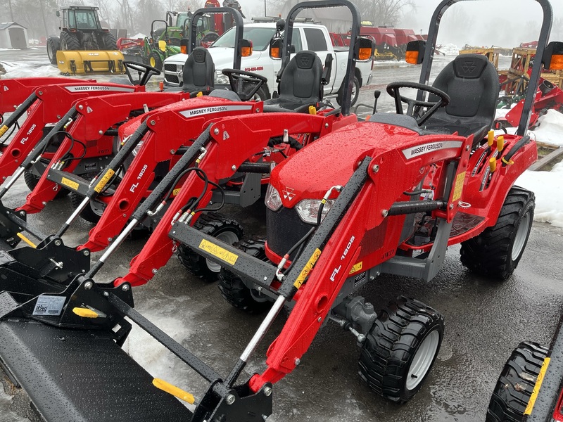Tractors   - Massey Ferguson GC1723EL Tractor with Loader Photo