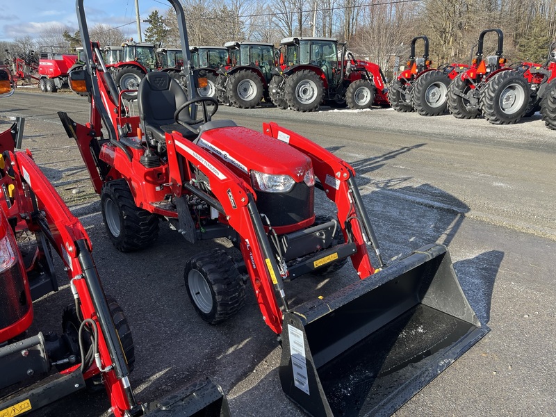 Tractors   - Massey Ferguson GC1723EB Backhoe Photo
