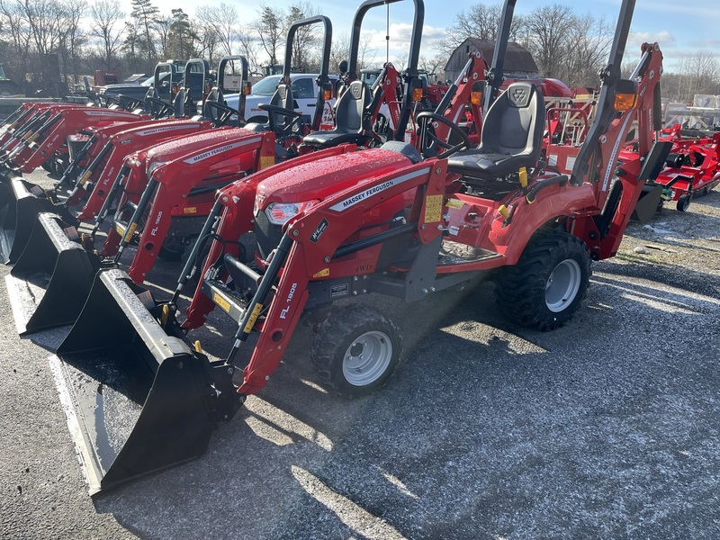 Tractors   - Massey Ferguson GC1723EB Backhoe Photo