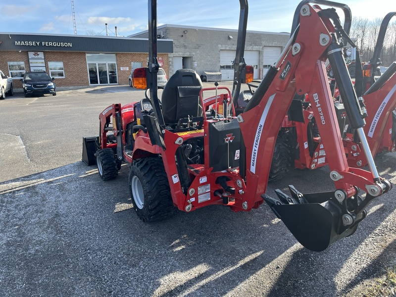 Tractors   - Massey Ferguson GC1723EB Backhoe Photo